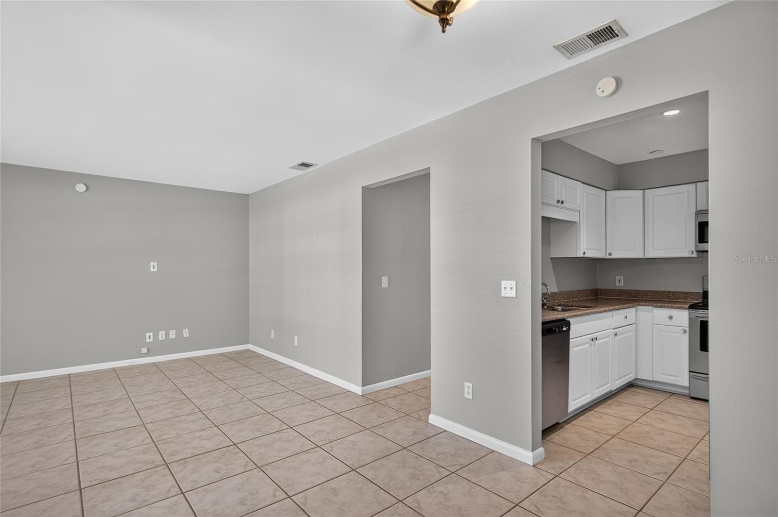 Single Family Residence at 6207 INTERBAY AVE, TAMPA, photo 8 of 28