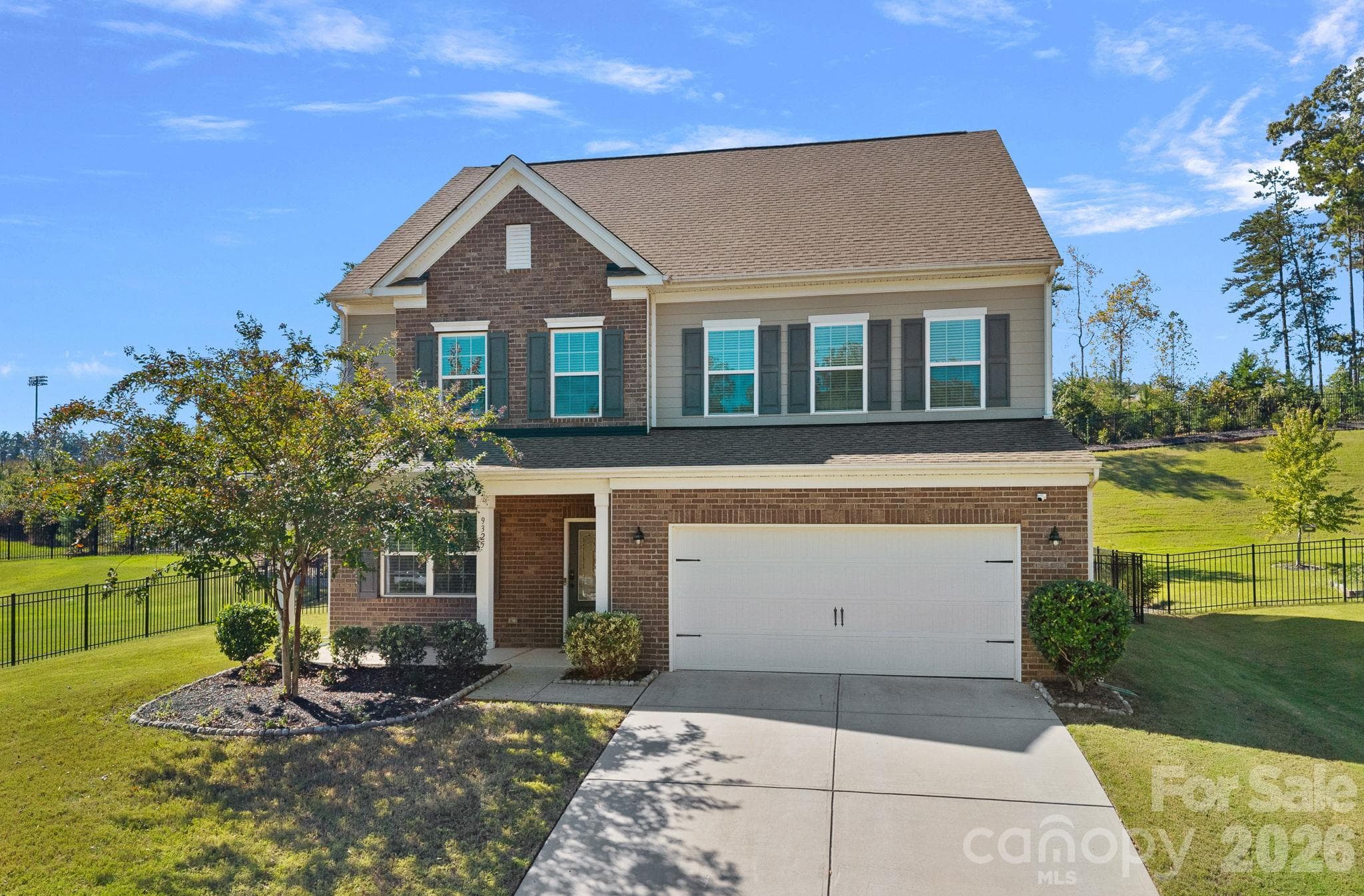 Single Family Residence at 9325 Beecroft Valley Drive, Huntersville, photo 2 of 41