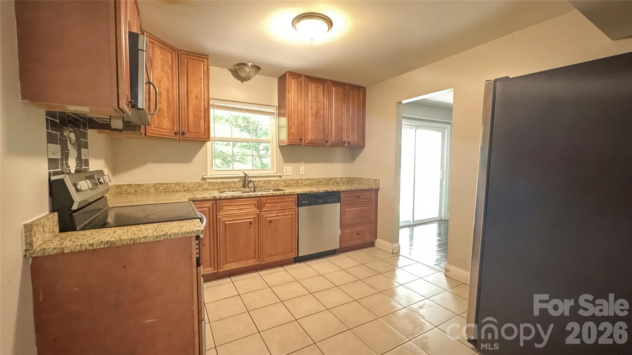 Single Family Residence at 350 Waycross Drive, Charlotte, photo 2 of 21