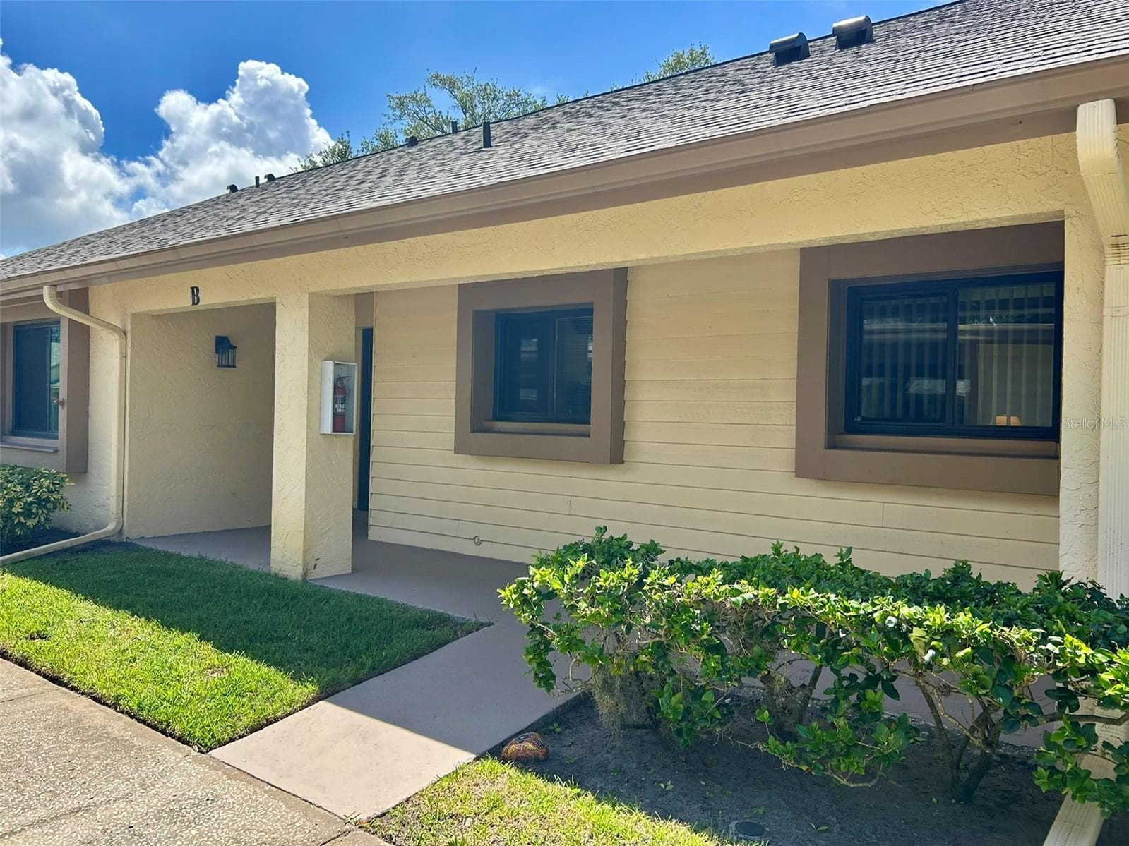2506 OAKLEAF LN #25B