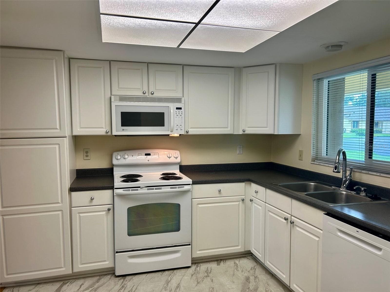 Kitchen With Window Over Sink - 2506 OAKLEAF LN #25B, CLEARWATER