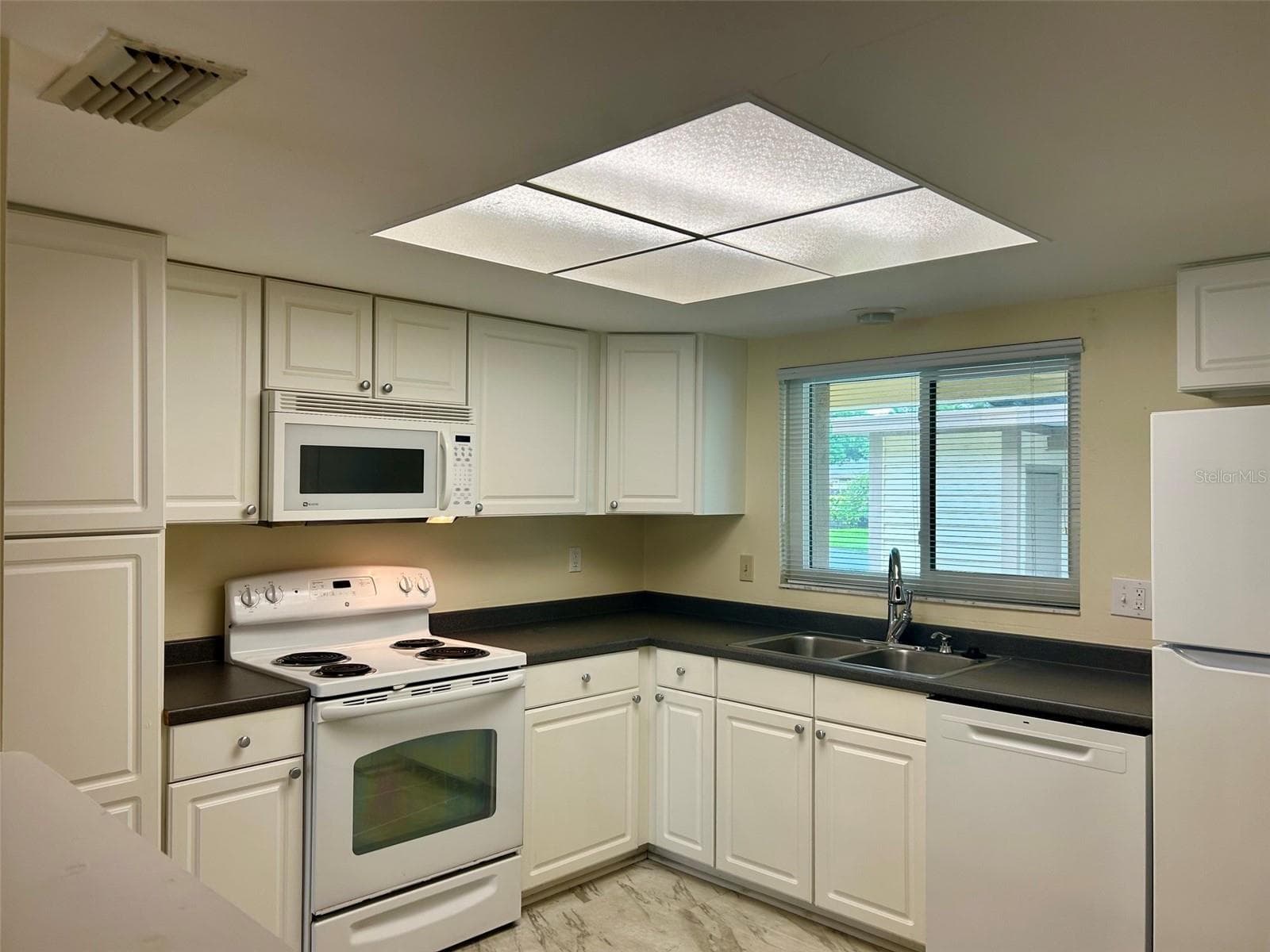 Kitchen - 2506 OAKLEAF LN #25B, CLEARWATER