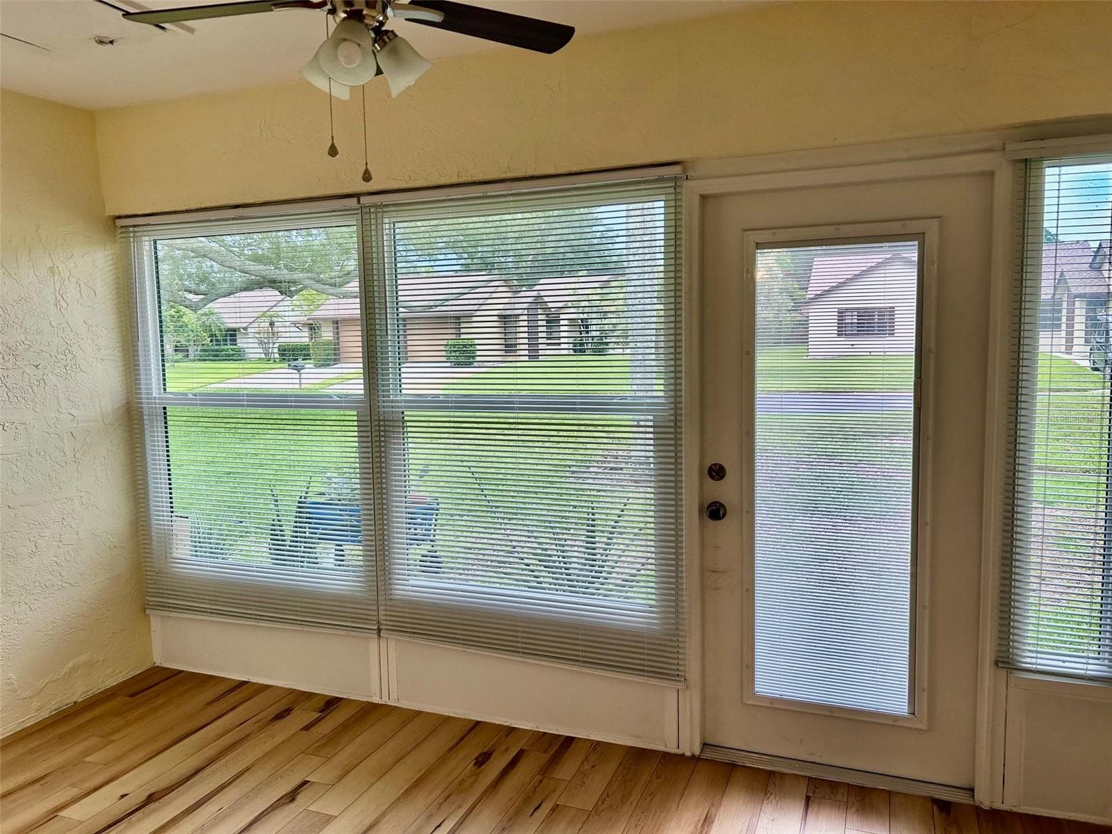 Enclosed Porch - 2506 OAKLEAF LN #25B, CLEARWATER