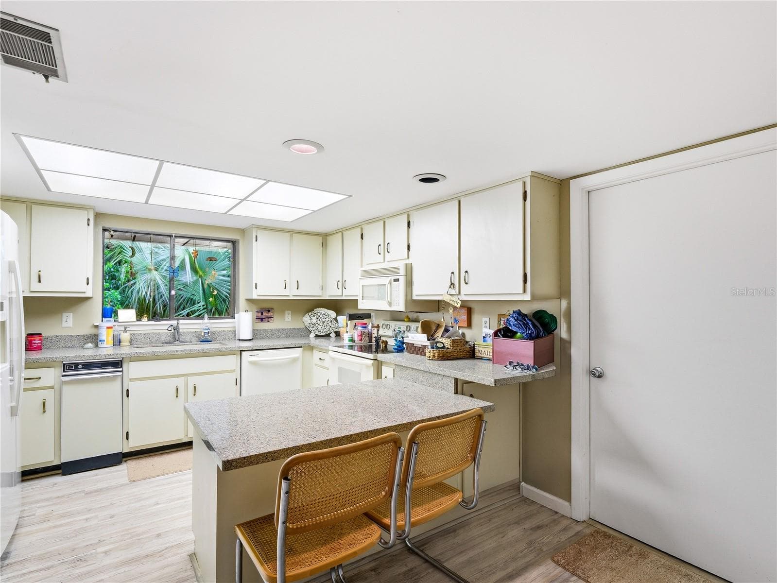 Kitchen View 5 - 368 GLENEAGLES DR, NEW SMYRNA BEACH