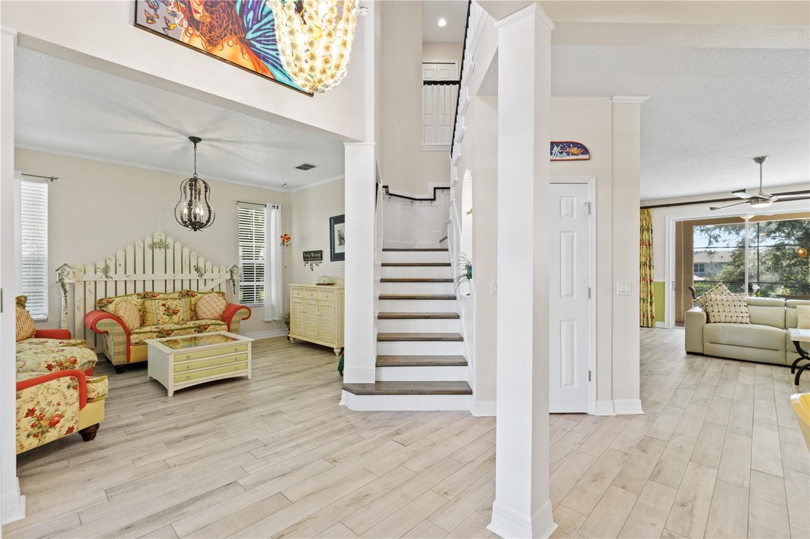 Beautifully remodeled staircase - 4079 GREYSTONE DR, CLERMONT