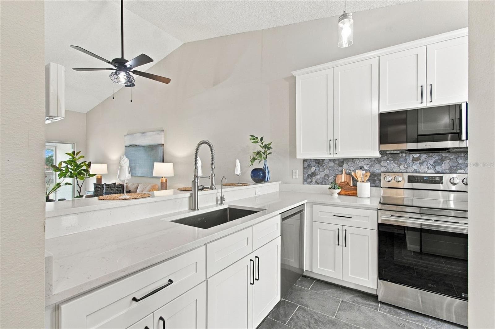 QUARTZ COUNTERTOPS, LARGE FARMHOUSE SINK - 4210 CADDIE DR E #202, BRADENTON