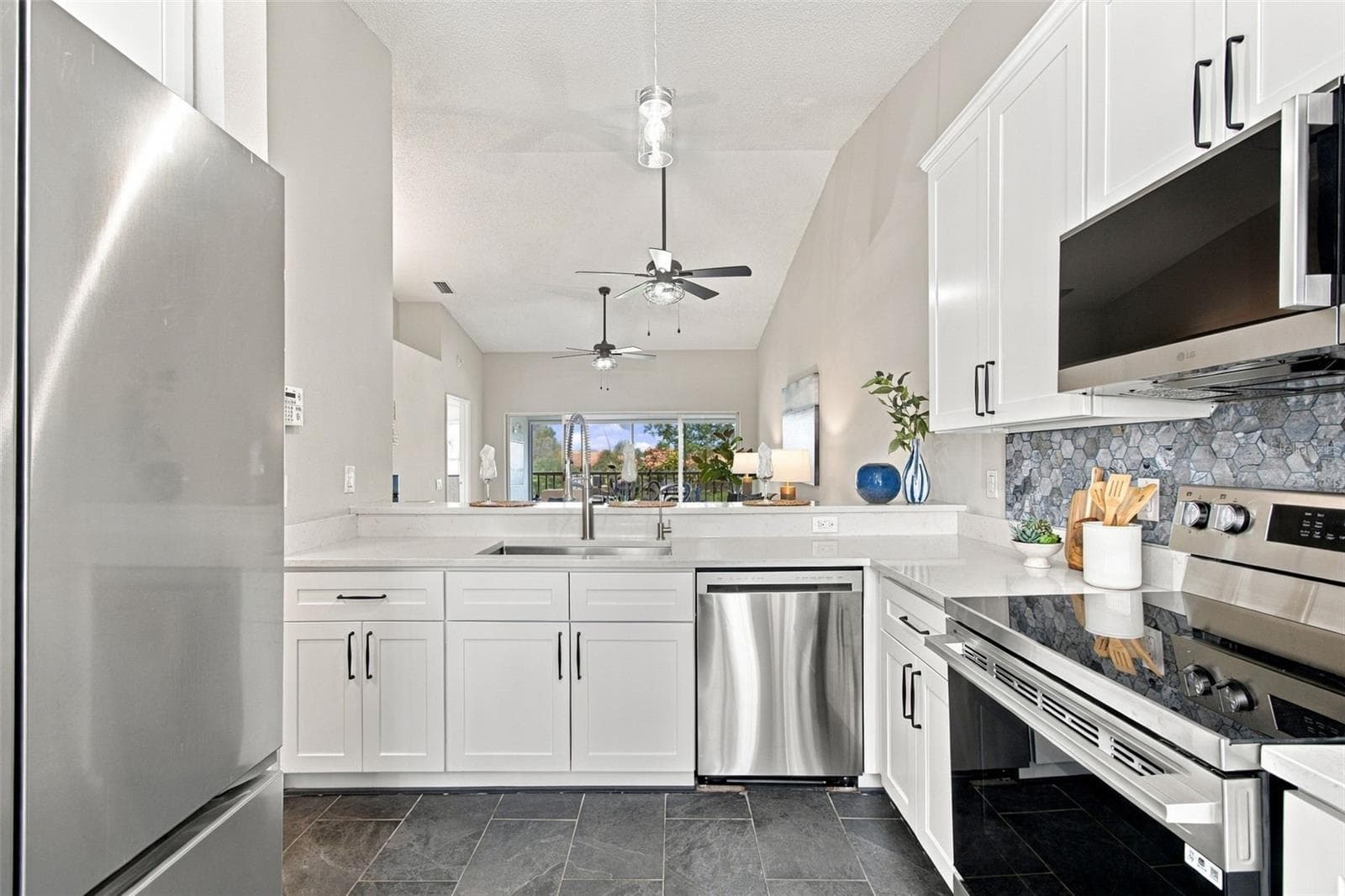 ALL NEW APPLIANCES - 4210 CADDIE DR E #202, BRADENTON