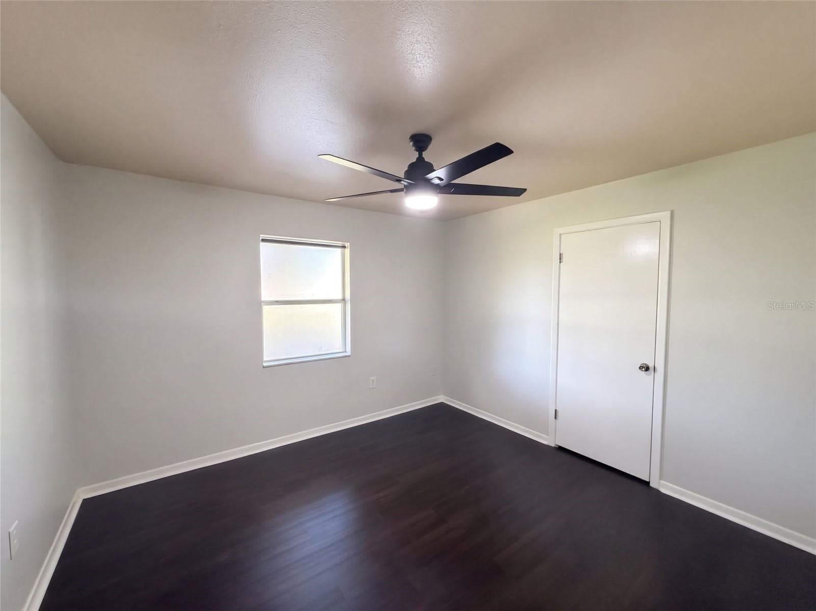 Single Family Residence at 425 W DAUGHTERY RD, LAKELAND, photo 11 of 19