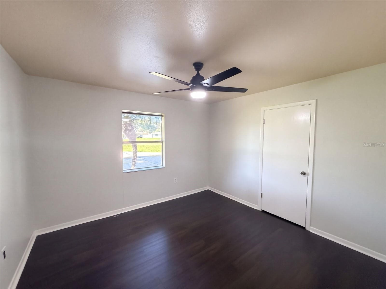 Single Family Residence at 425 W DAUGHTERY RD, LAKELAND, photo 12 of 19