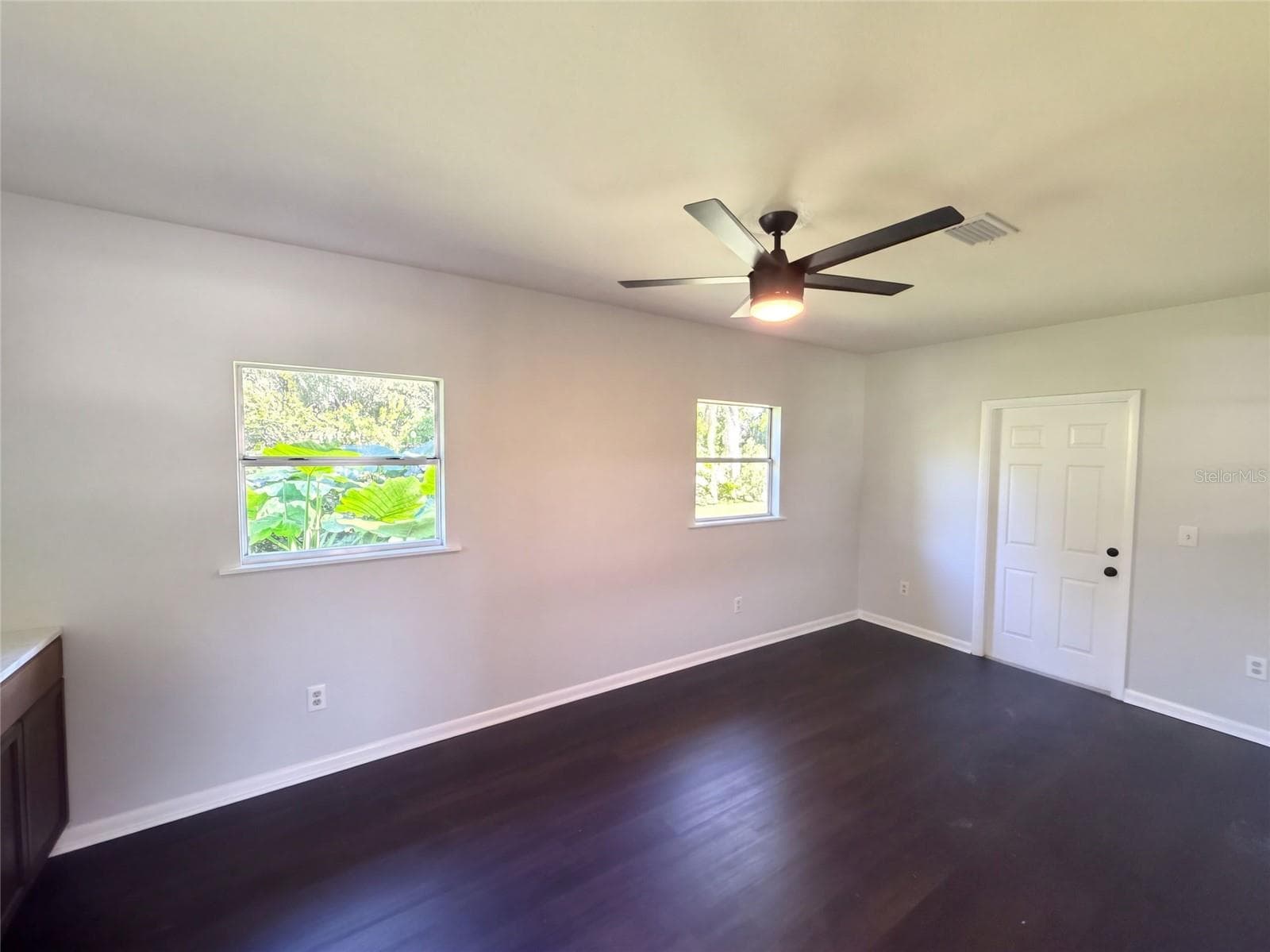 Single Family Residence at 425 W DAUGHTERY RD, LAKELAND, photo 13 of 19