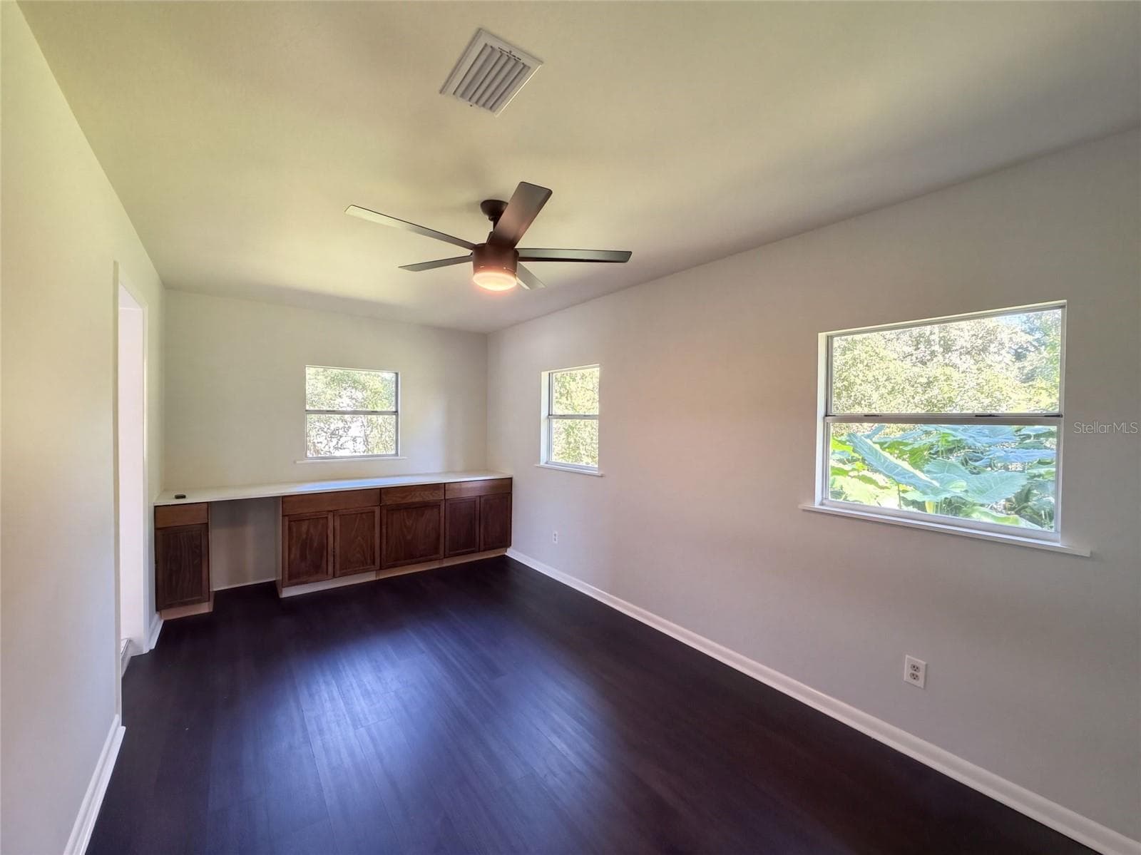 Single Family Residence at 425 W DAUGHTERY RD, LAKELAND, photo 14 of 19