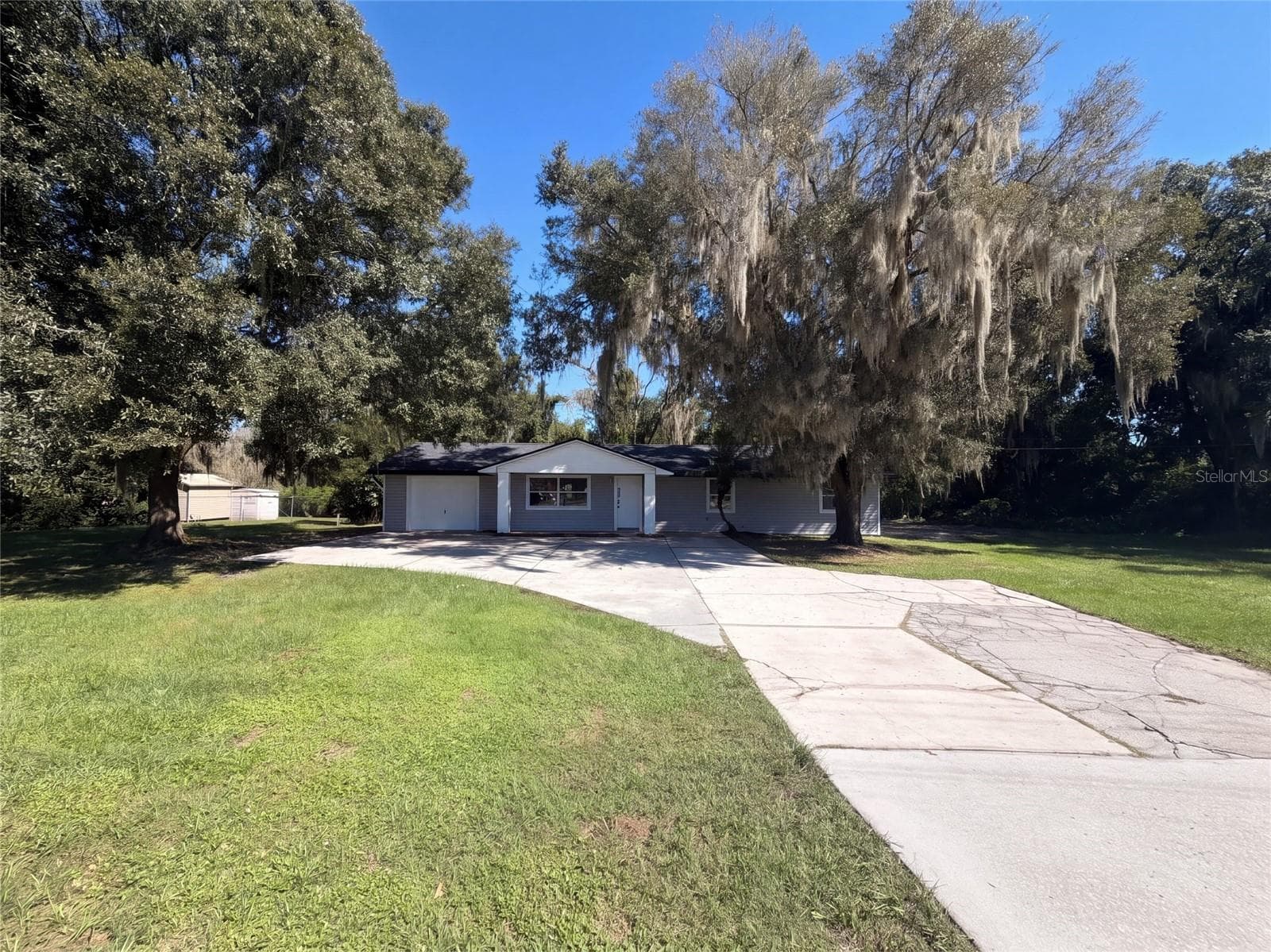 Single Family Residence at 425 W DAUGHTERY RD, LAKELAND, photo 18 of 19