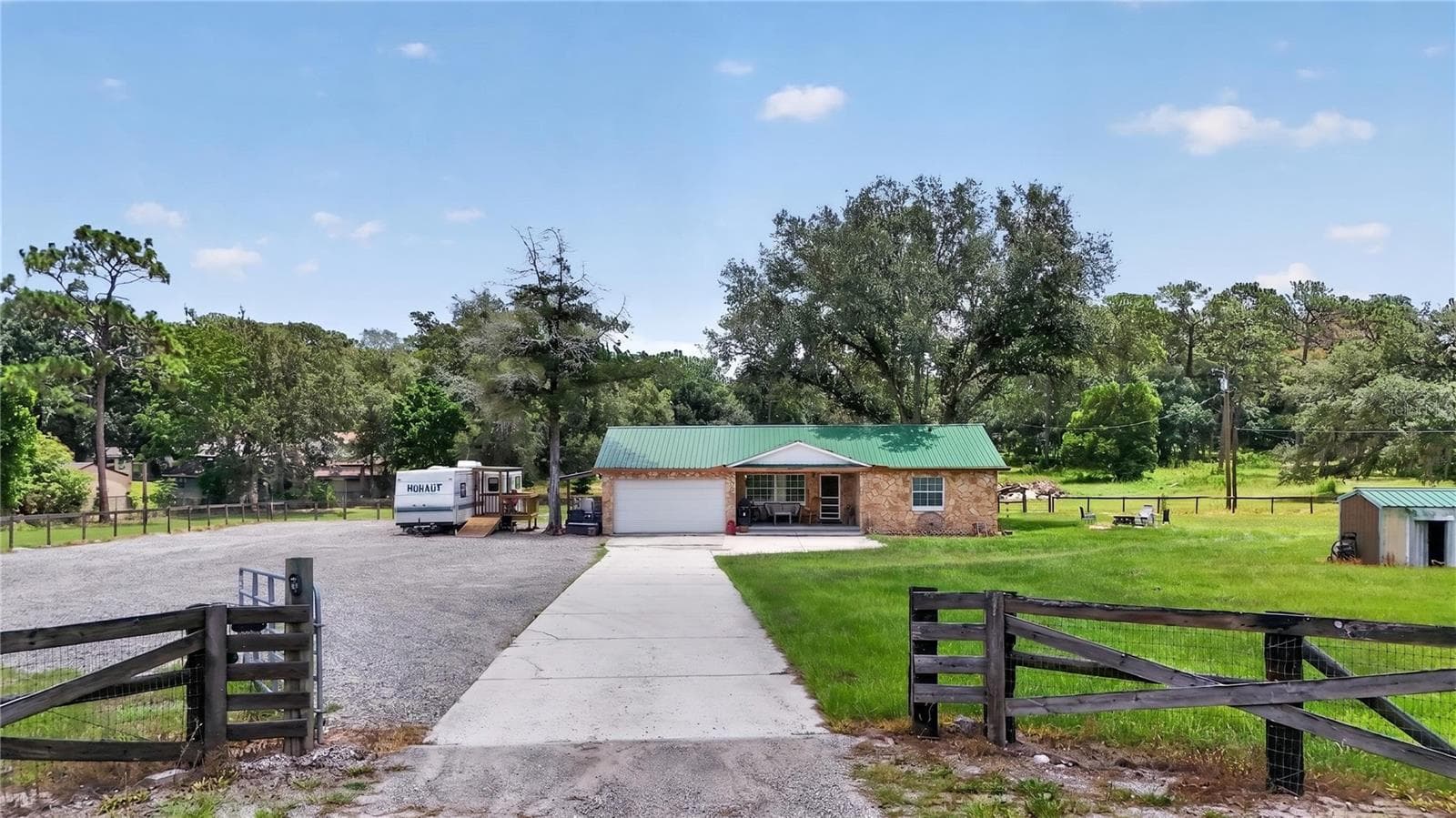 Entrance - 5275 MOUNT PLYMOUTH RD, APOPKA