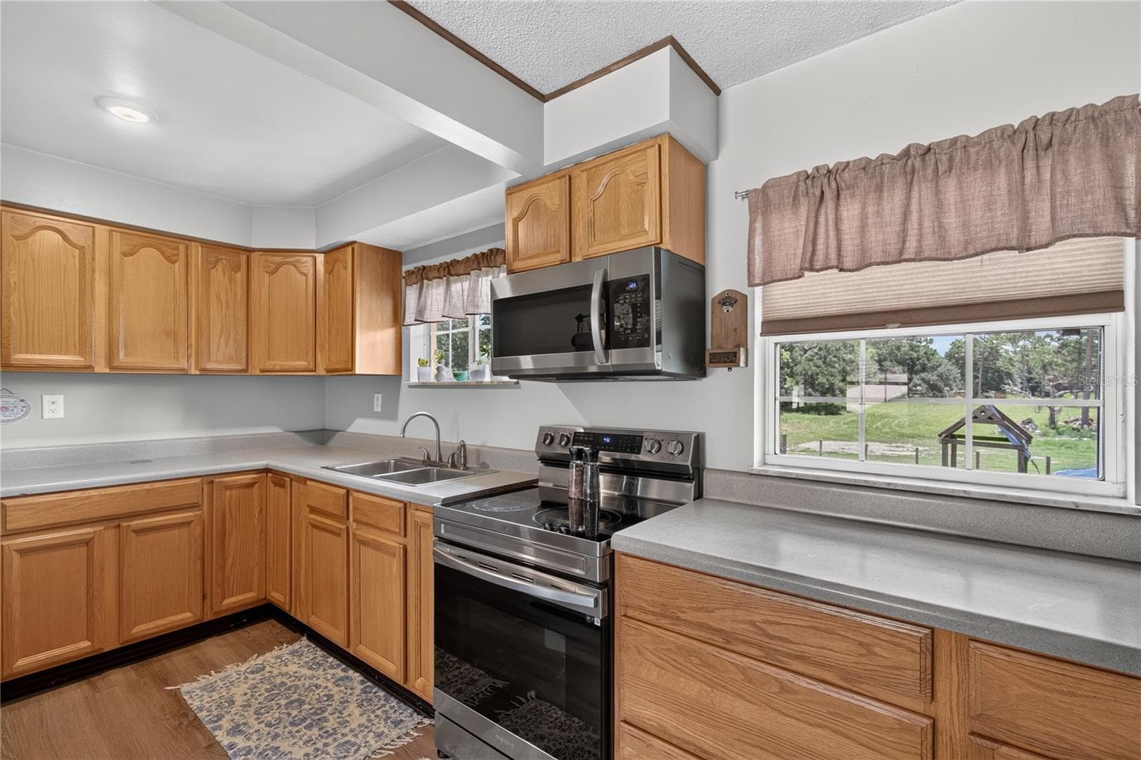 Kitchen - 5275 MOUNT PLYMOUTH RD, APOPKA