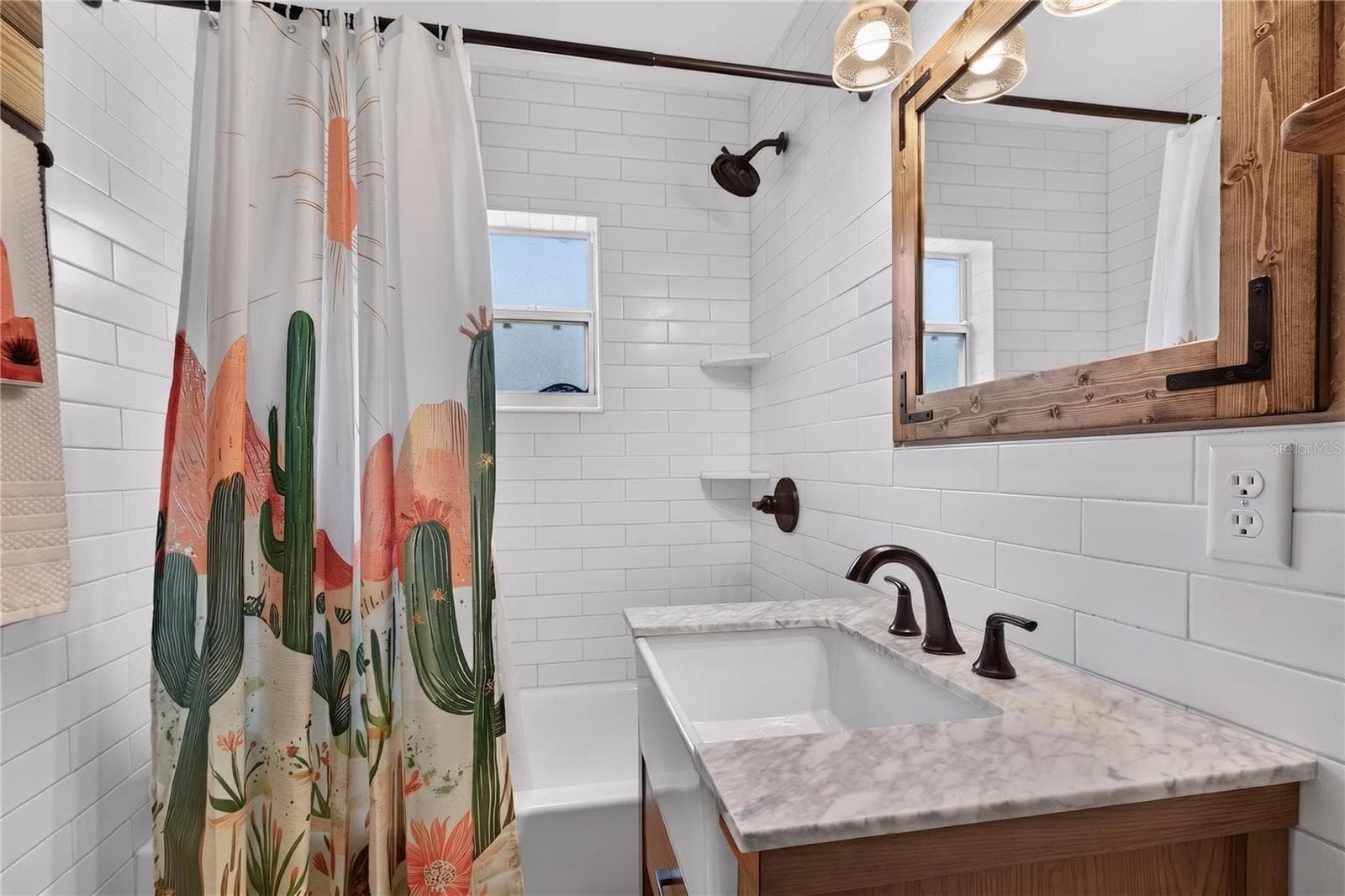 Bath 1 - 5275 MOUNT PLYMOUTH RD, APOPKA