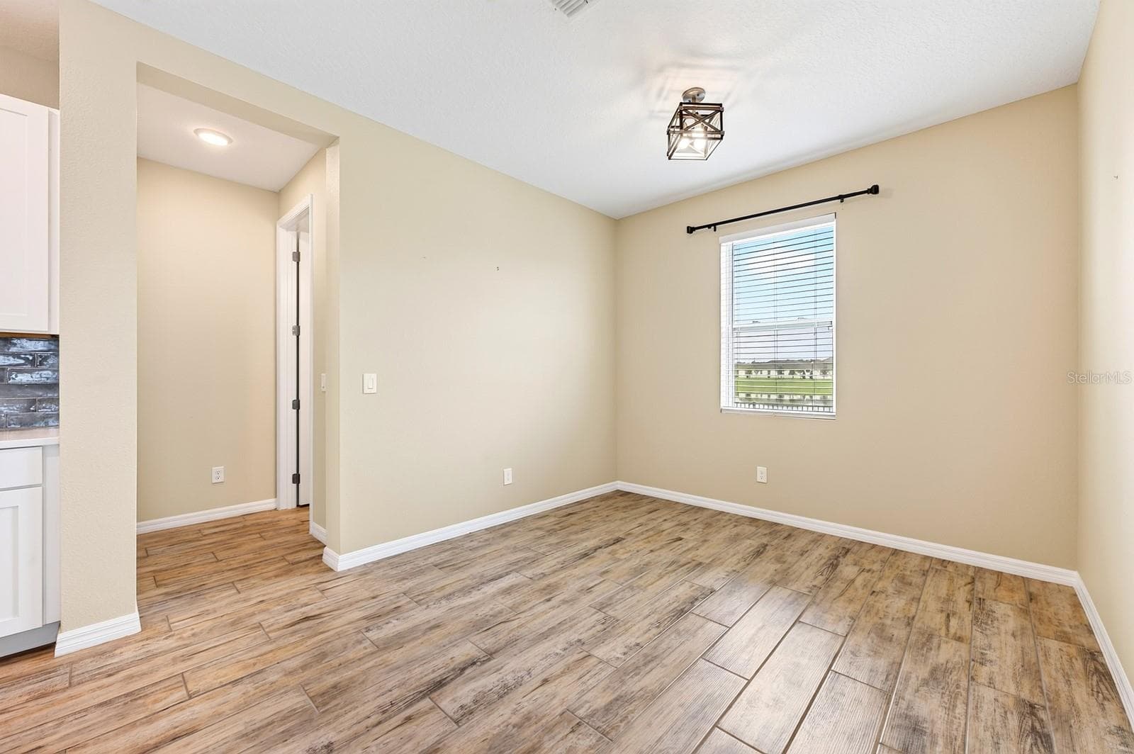 Perfect breakfast nook - 880 LIVESTOCK LOOP, ST CLOUD