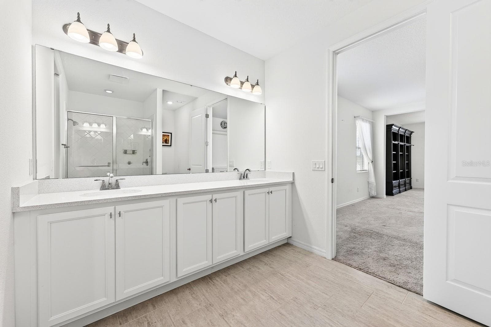 Wood-look neutral colored tile and lots of cabinet storage - 880 LIVESTOCK LOOP, ST CLOUD