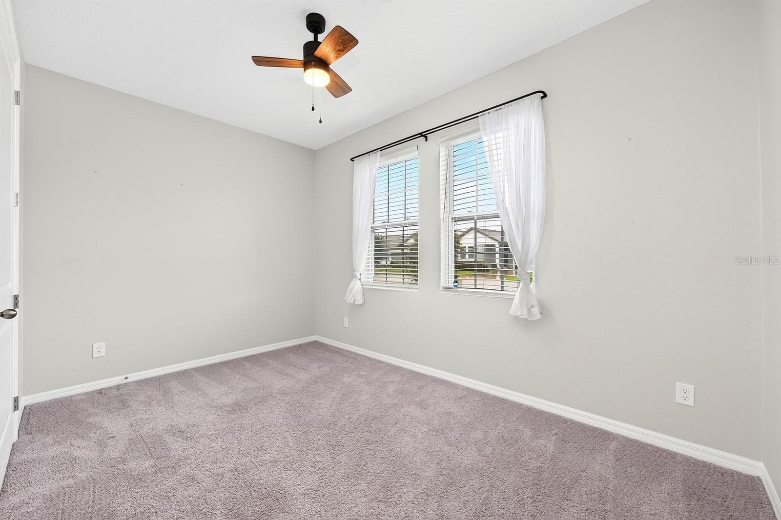 3rd bedroom is perfect as an office, exercise room, kid or guest bedroom - 880 LIVESTOCK LOOP, ST CLOUD