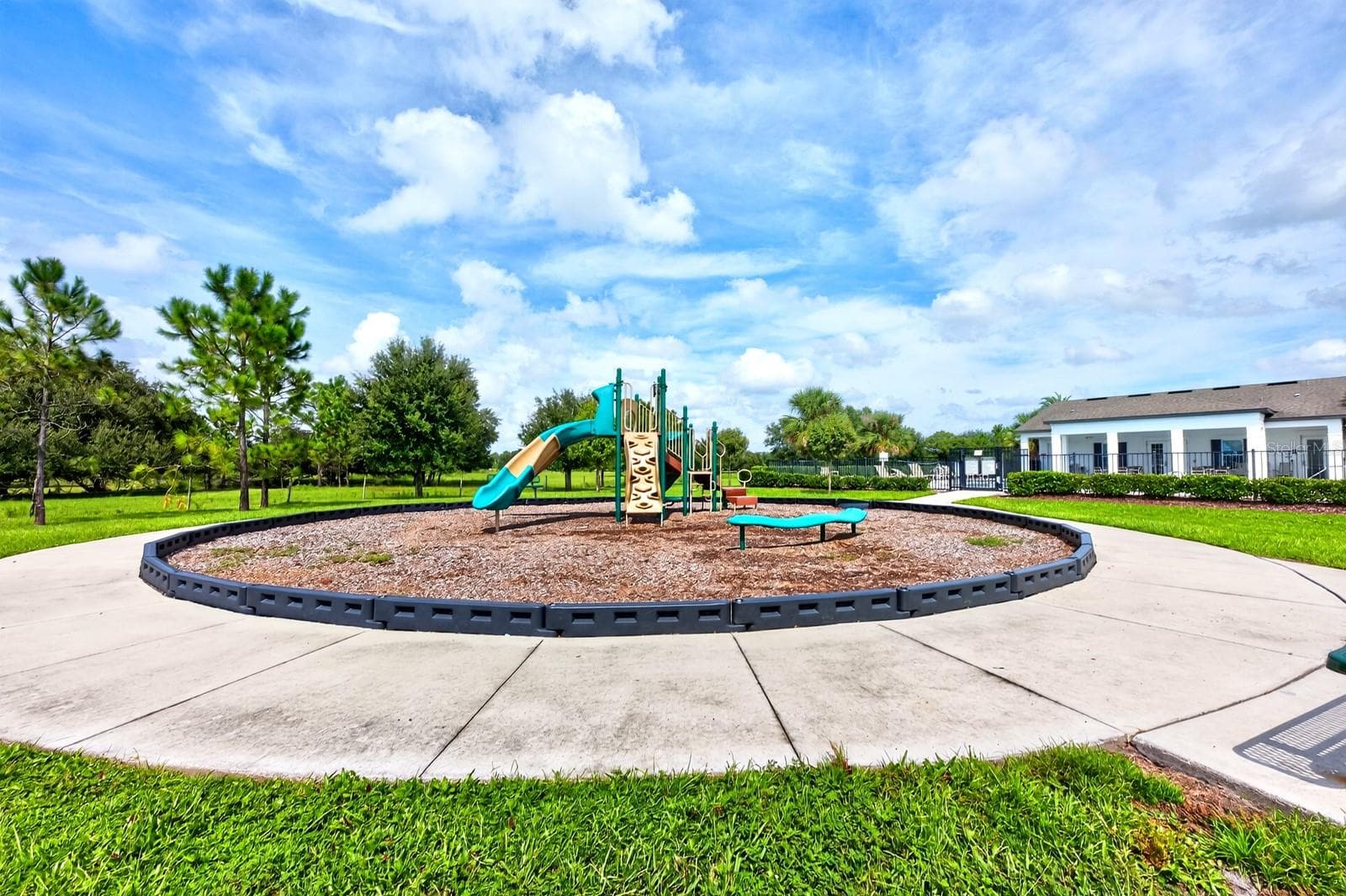 Kids playground - 880 LIVESTOCK LOOP, ST CLOUD
