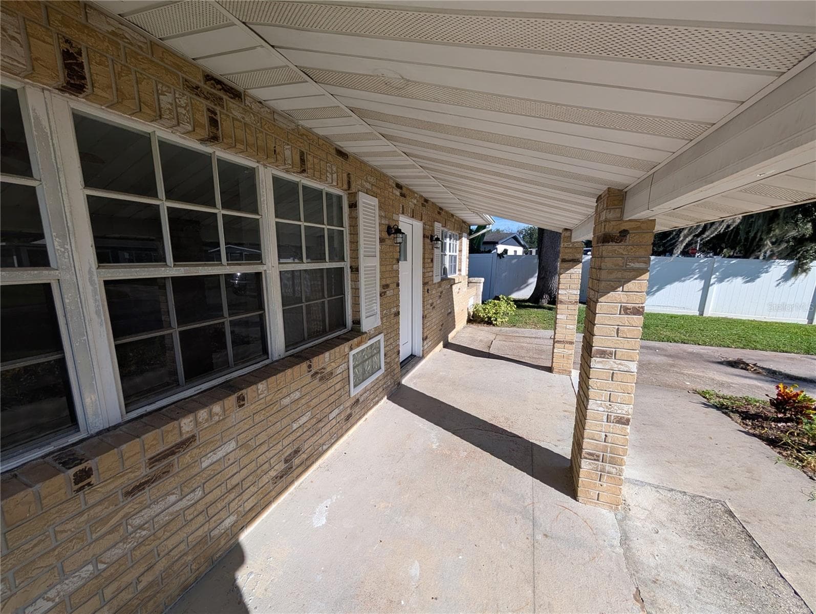 Front Porch - 2835 DIXIE RD, LAKELAND