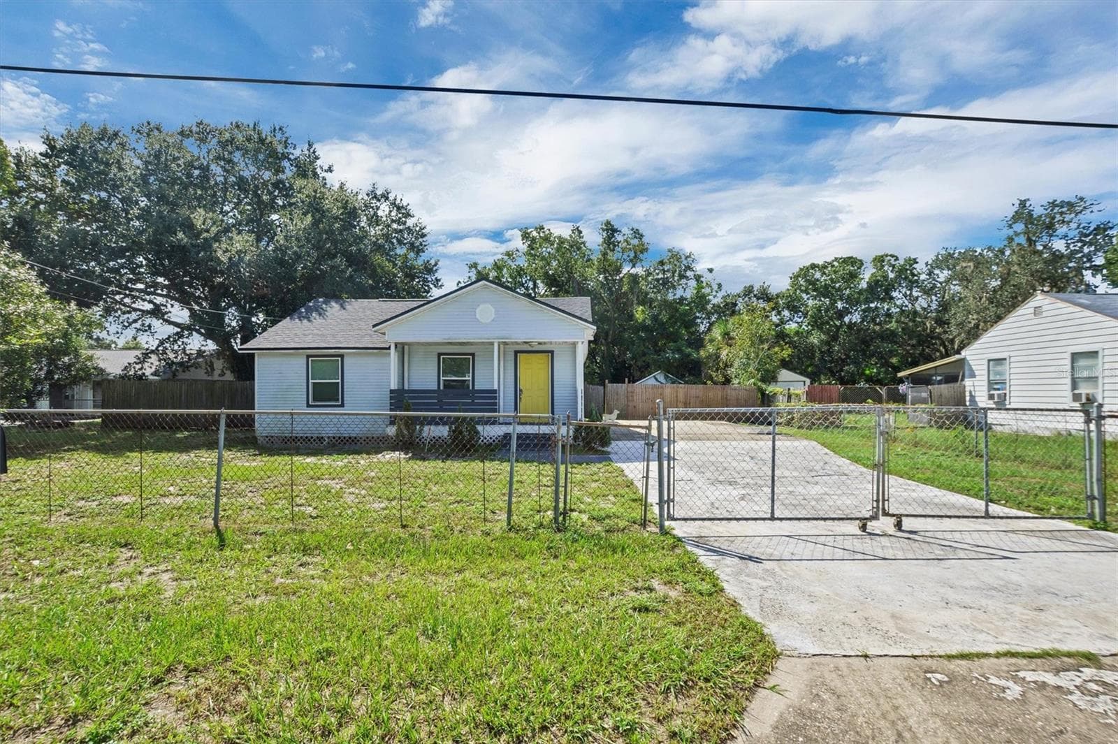 Single Family Residence at 2014 W HICKORY ST, LAKELAND, photo 2 of 20
