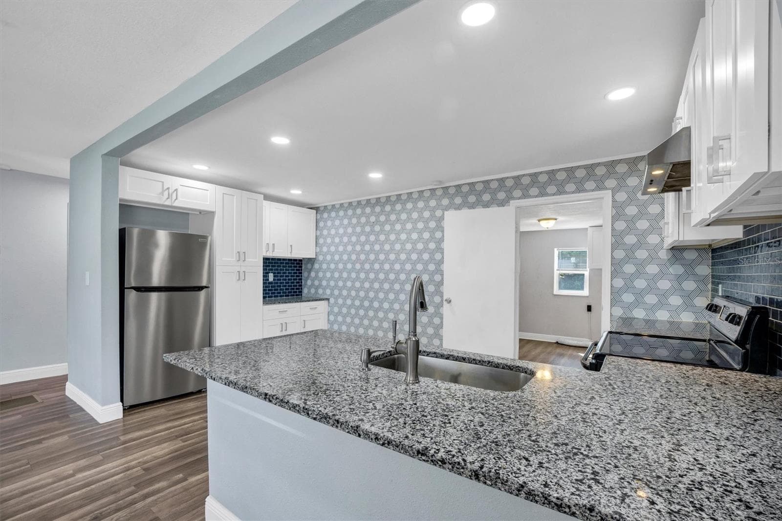 Single Family Residence at 2014 W HICKORY ST, LAKELAND, photo 7 of 20