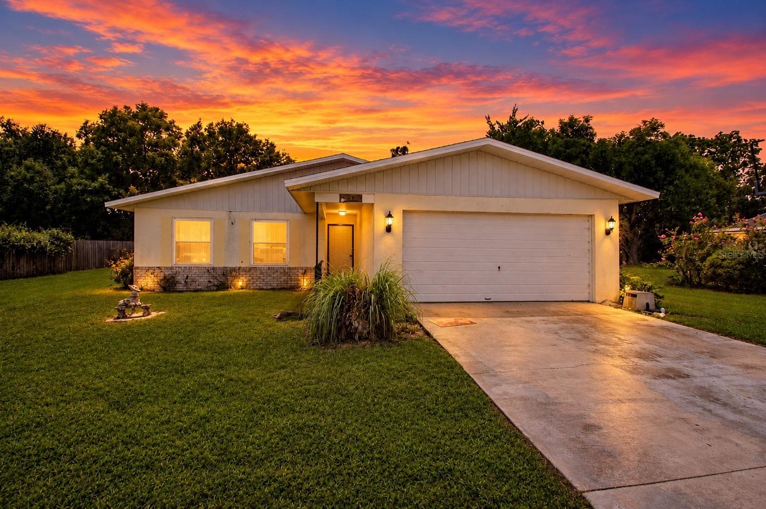 742 BAHIA CIR