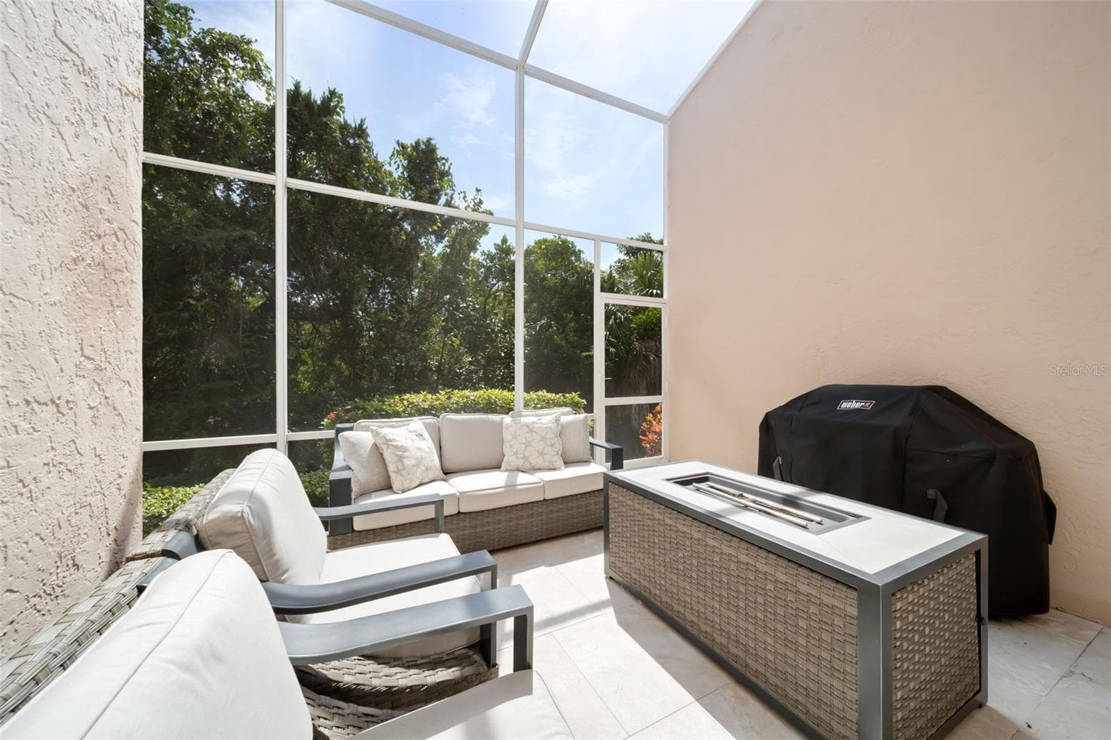 Screened in Patio with Fire Pit - 1703 STARLING DR #1703, SARASOTA