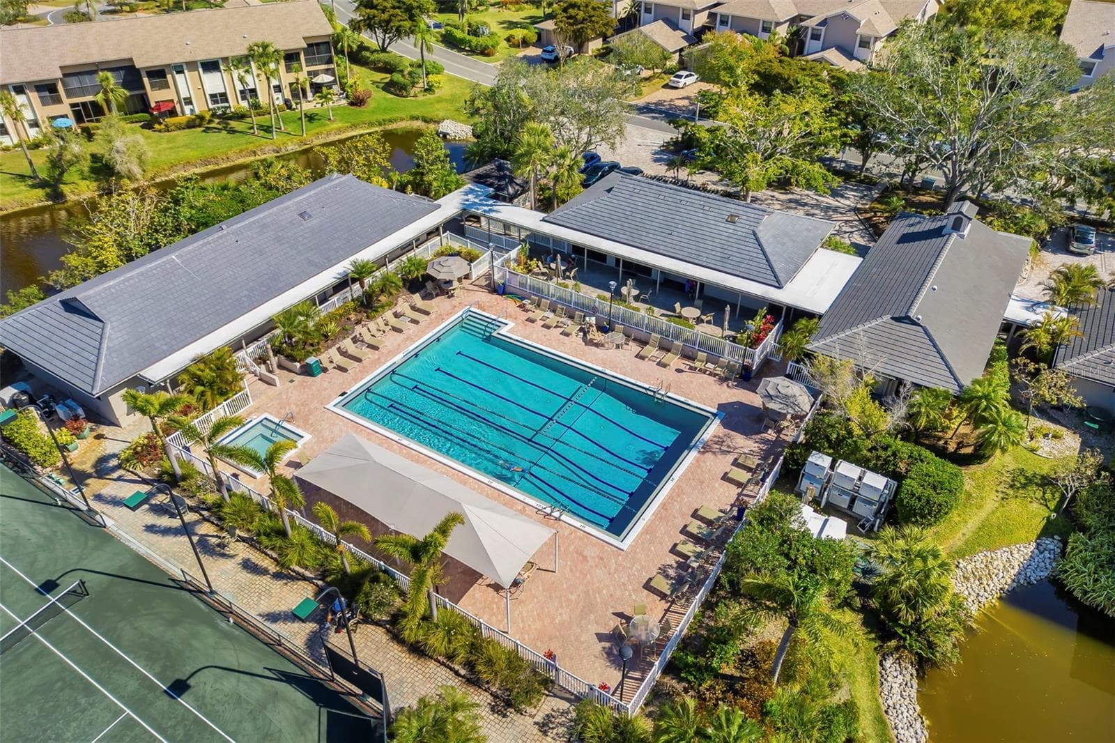 Landings Clubhouse & Pool - 1703 STARLING DR #1703, SARASOTA