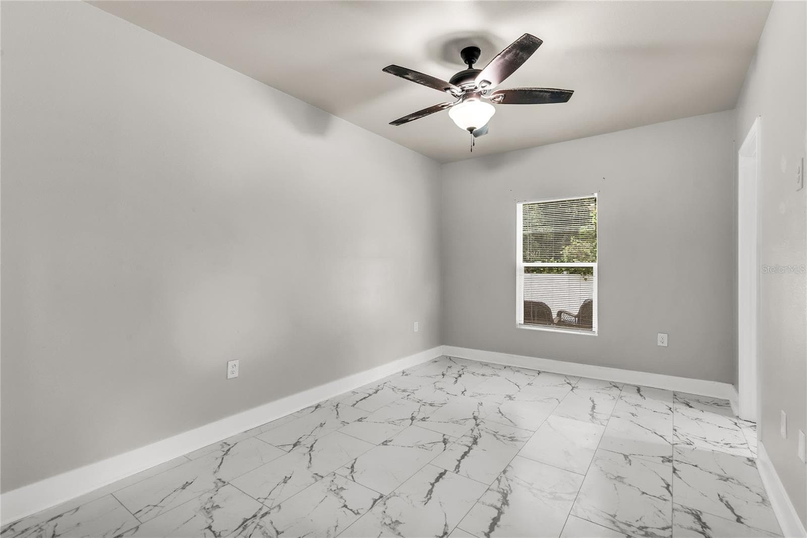 Primary bedroom with walk-in closet and ensuite bath - 3954 S SANFORD AVE, SANFORD