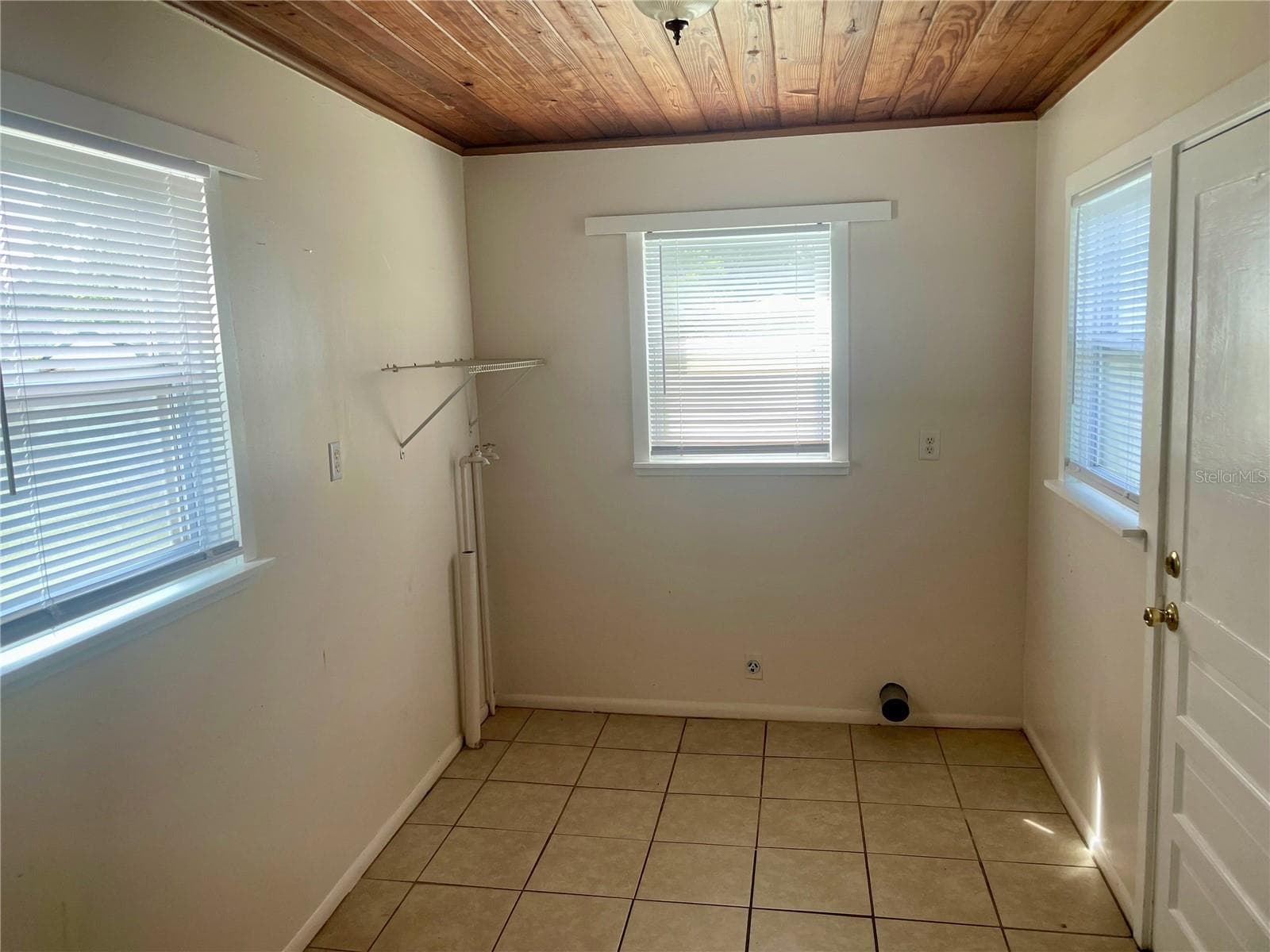Single Family Residence at 1811 E MAIN ST, LAKELAND, photo 7 of 10