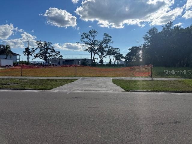 View of lot from Street - 7510 WESTMORELAND DR, SARASOTA