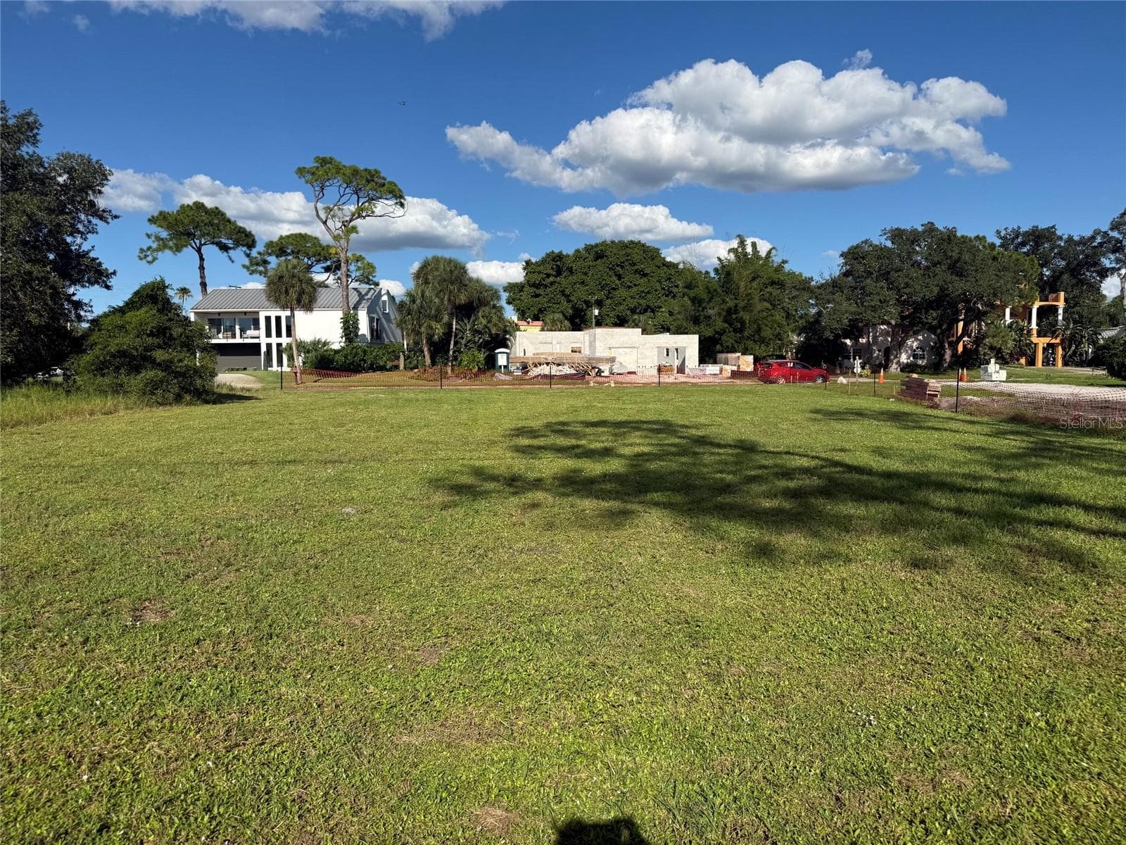 View from back of lot towards Westmoreland Dr. - 7510 WESTMORELAND DR, SARASOTA