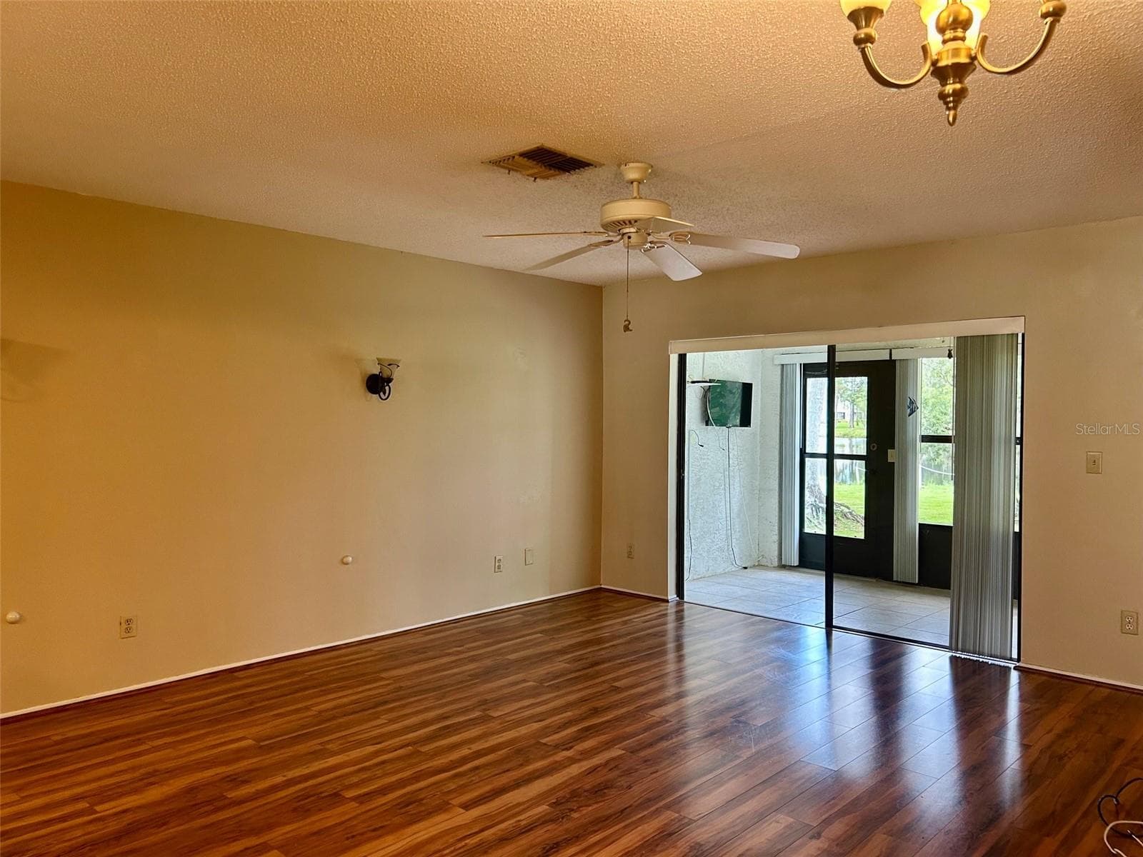 Great Room With Lake Views - 2529 OAKLEAF LN #30C, CLEARWATER