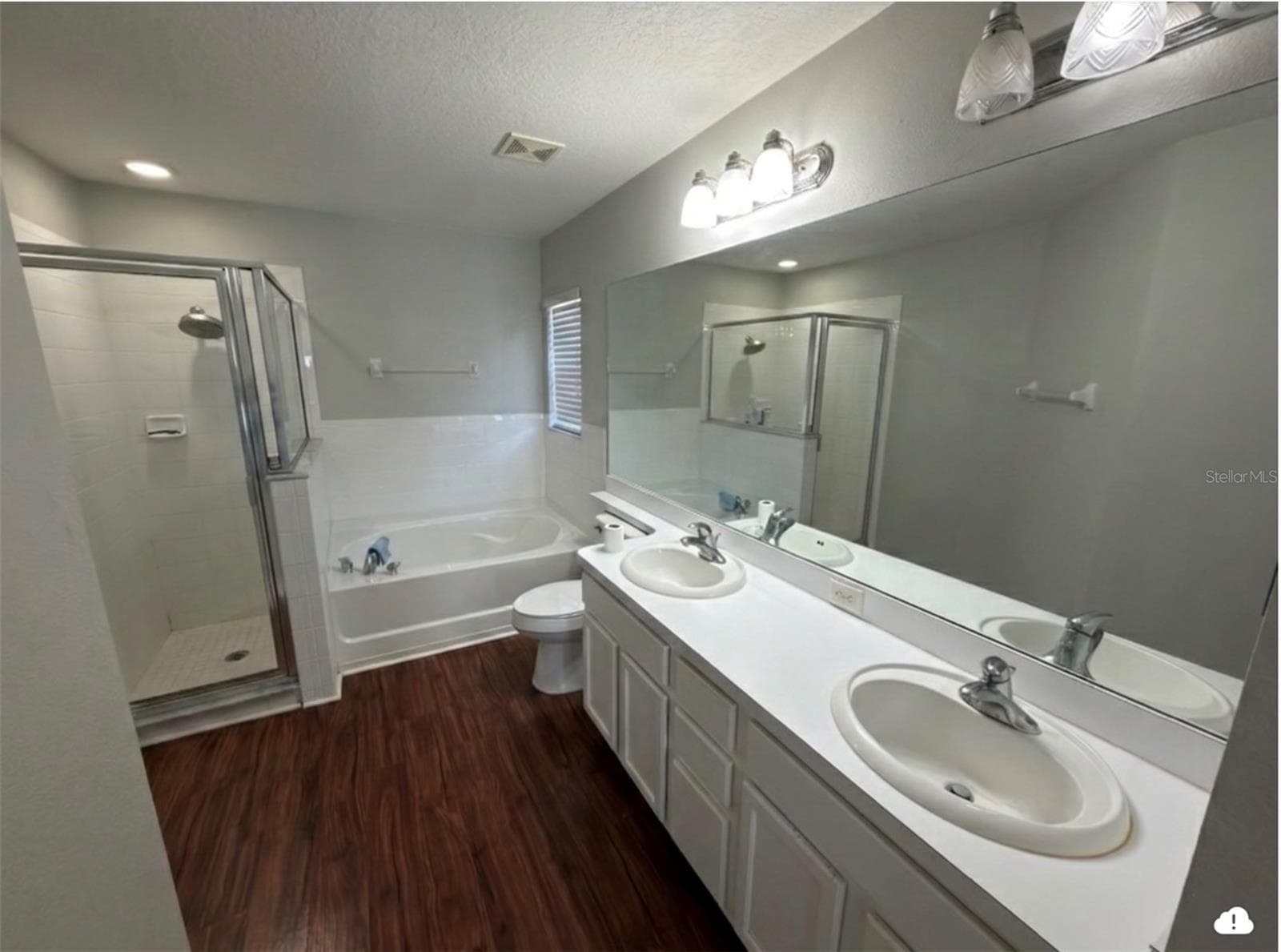 Primary Bathroom (First Floor) - 8103 TAR HOLLOW DR, GIBSONTON