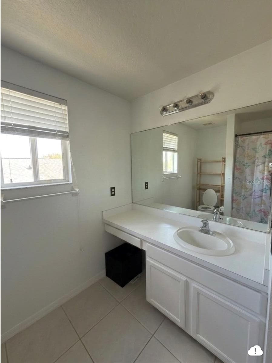 2nd Floor Bathroom - 8103 TAR HOLLOW DR, GIBSONTON