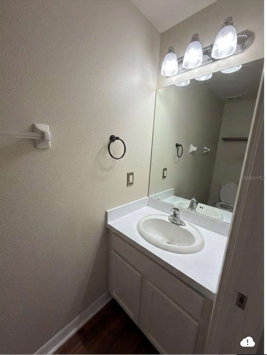 Half Bathroom - 8103 TAR HOLLOW DR, GIBSONTON