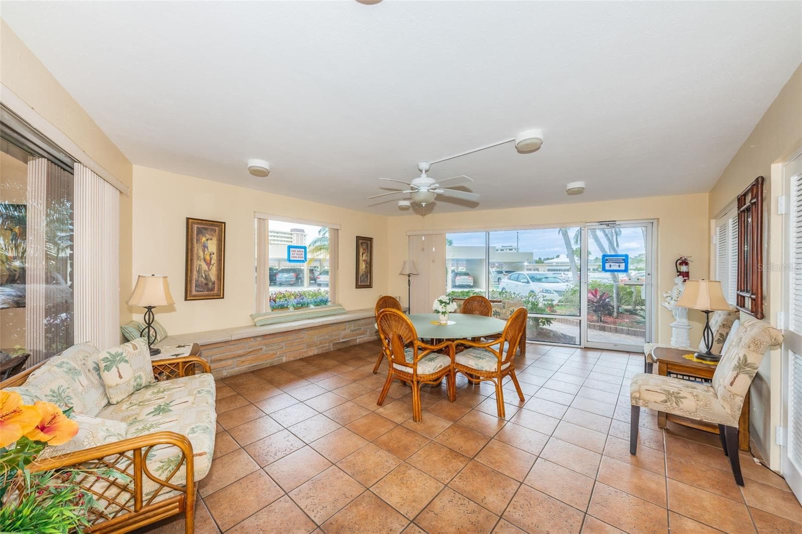 Building lobby - 4775 COVE CIR #904, ST PETERSBURG