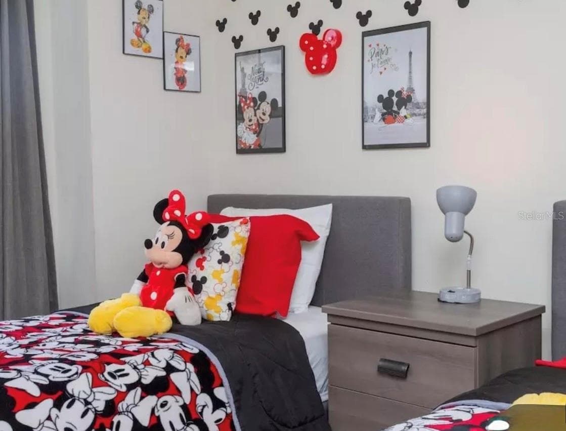 MICKEY-THEMED BEDROOM - 8843 GENEVE CT, KISSIMMEE