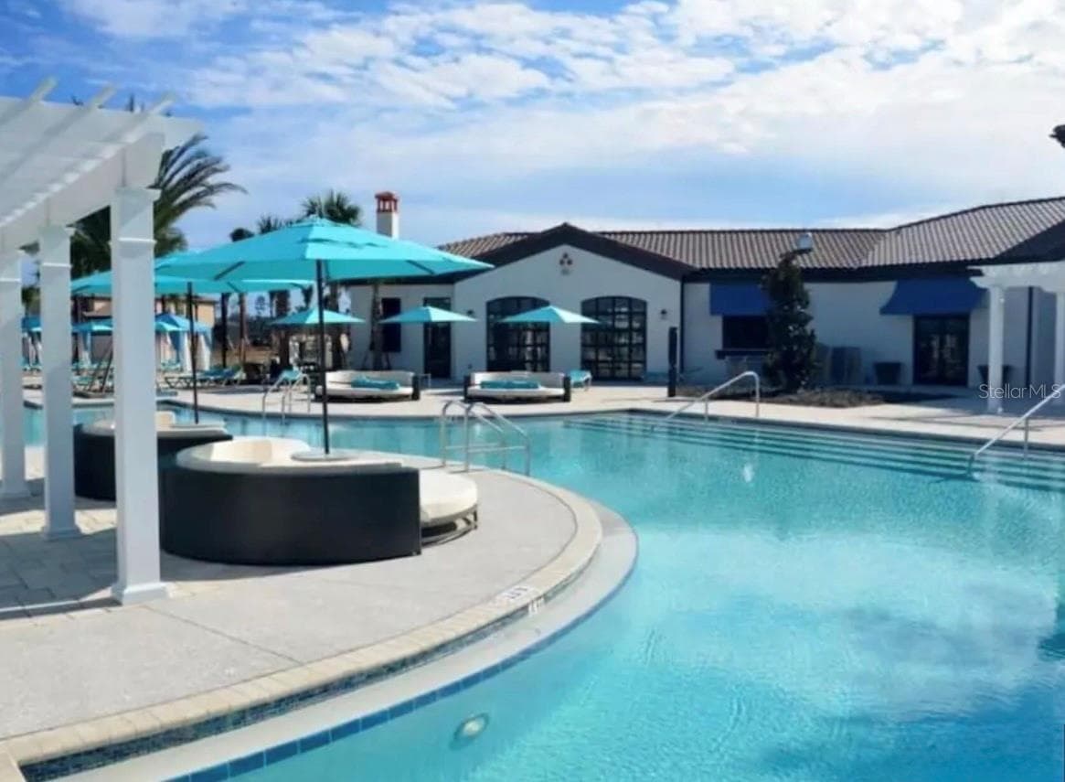 RESORT SWIMMING POOL - 8843 GENEVE CT, KISSIMMEE