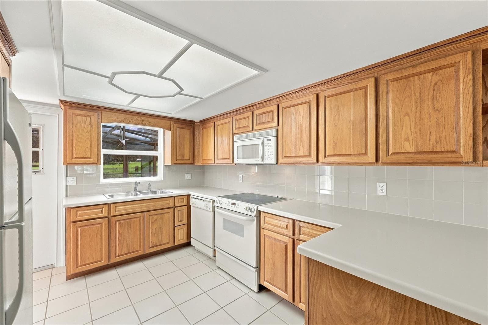 Single Family Residence at 330 SABINAL ST, OCOEE, photo 7 of 40