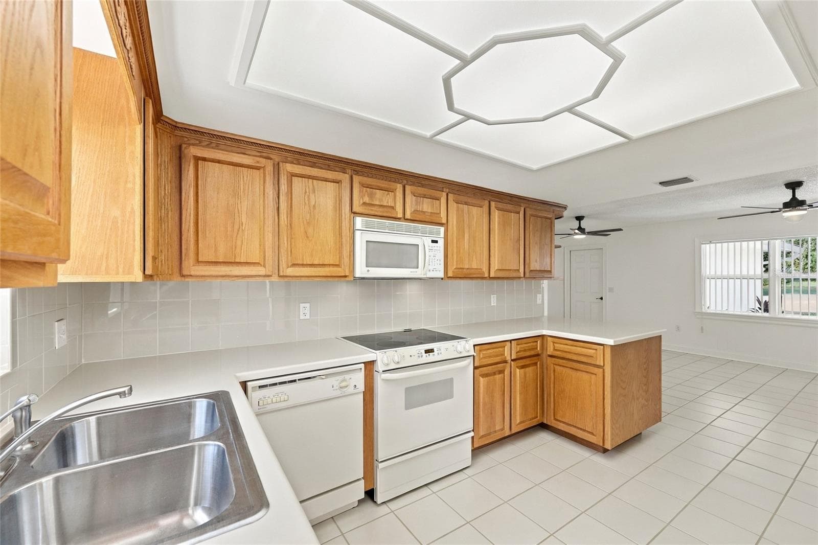 Single Family Residence at 330 SABINAL ST, OCOEE, photo 8 of 40