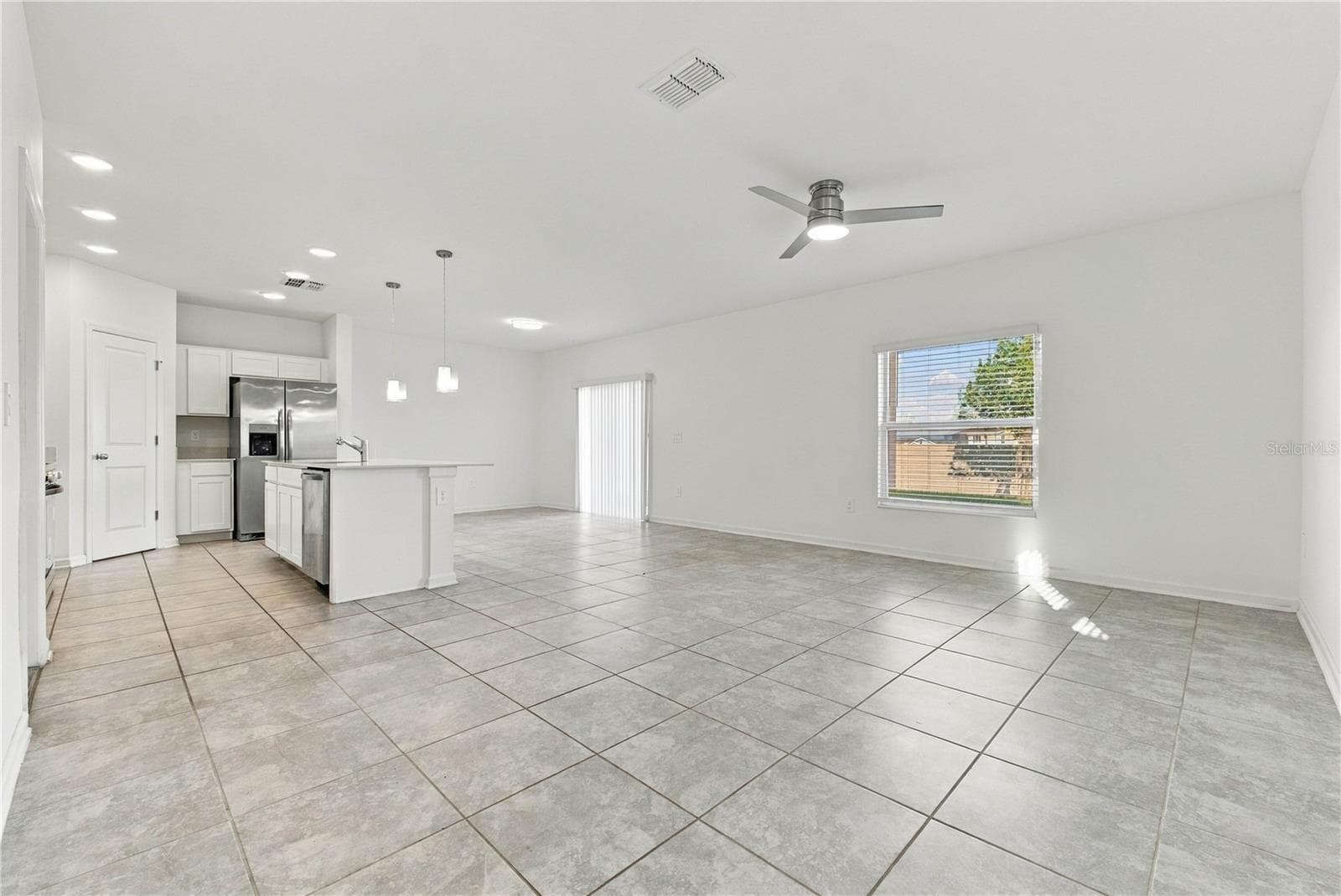 Open-Concept Living Room and Kitchen - 997 HAROLD PASS, WINTER HAVEN