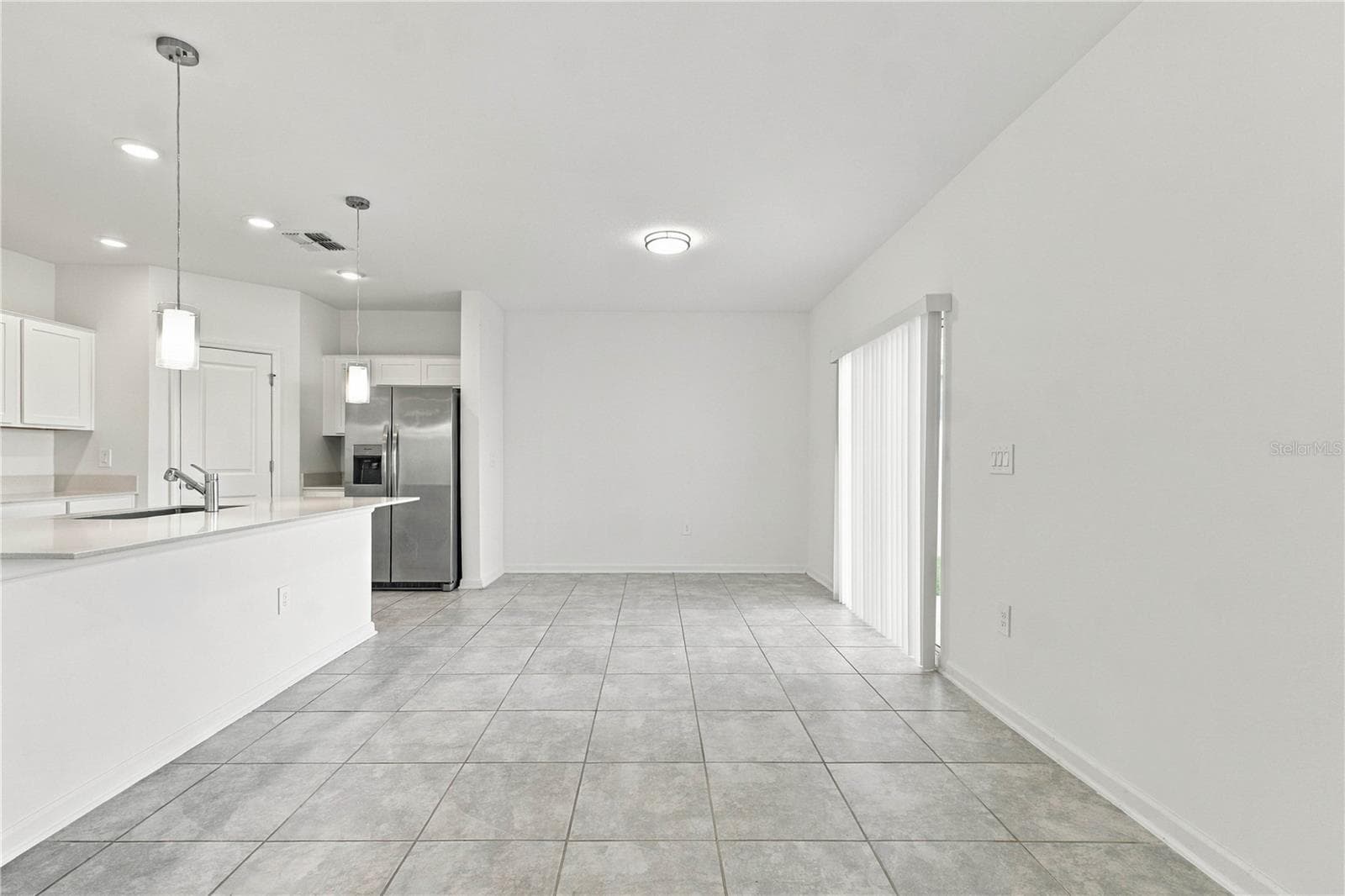 Kitchen with Breakfast Bar - 997 HAROLD PASS, WINTER HAVEN