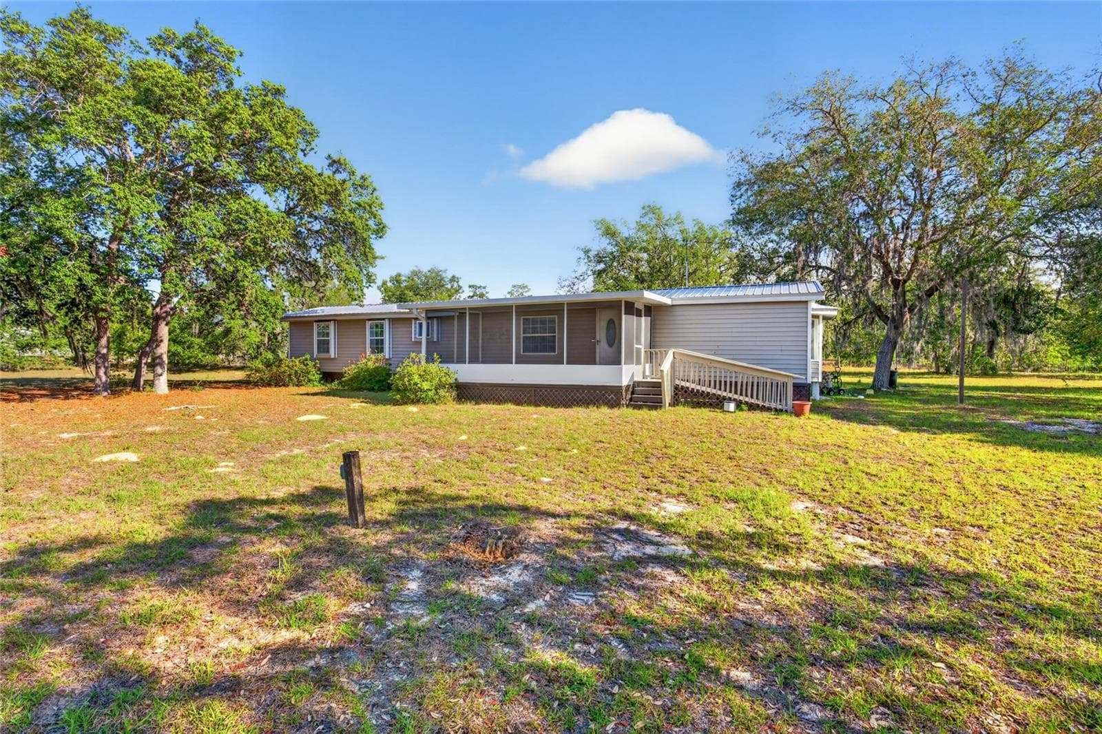 Manufactured Home at 11751 NE 116TH ST, ARCHER, photo 2 of 53