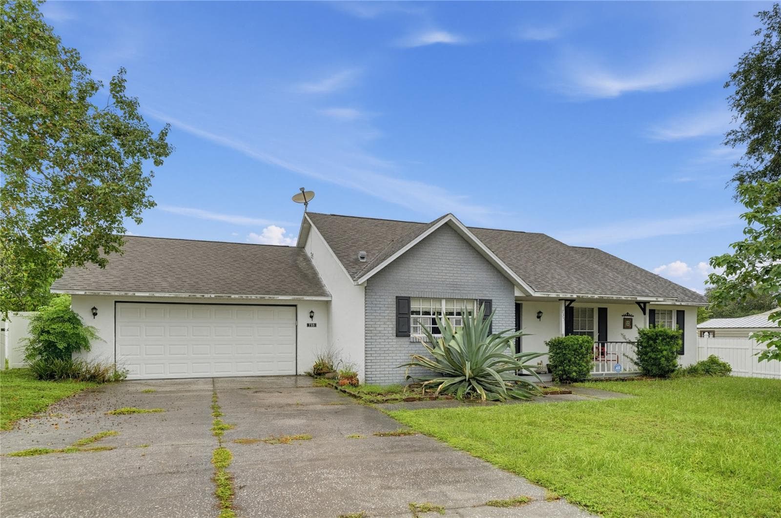 Single Family Residence at 735 OAK LN, GROVELAND, photo 2 of 29