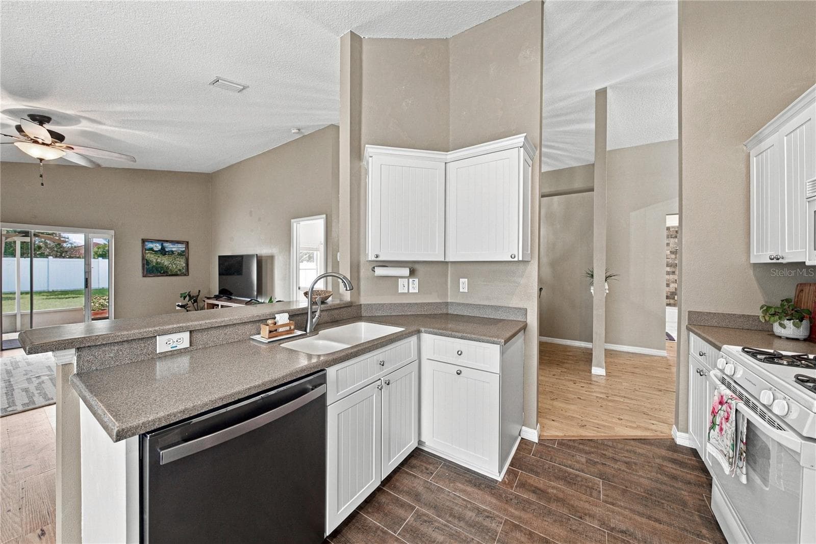 Single Family Residence at 7619 WILTSHIRE PARK PL, APOLLO BEACH, photo 12 of 45