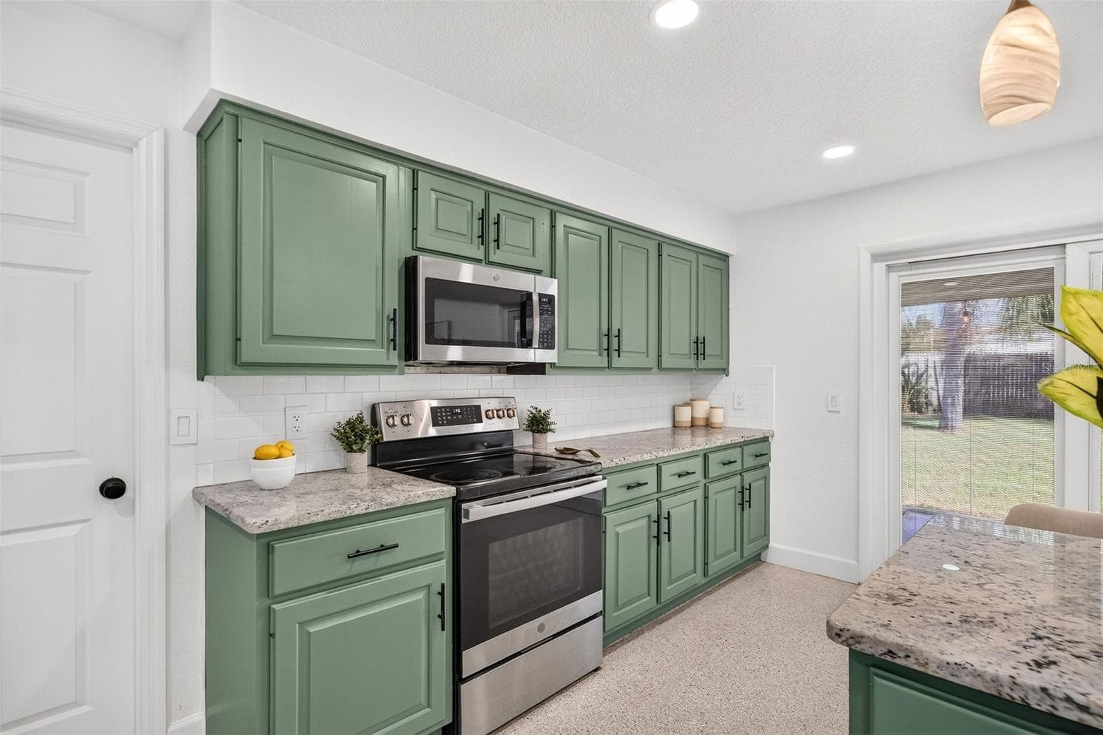 Kitchen - 641 SHERWOOD DR, ALTAMONTE SPRINGS