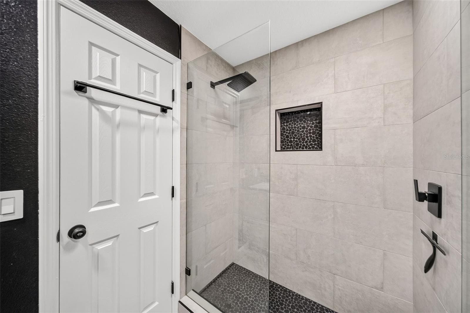 Shower in hall bath - 641 SHERWOOD DR, ALTAMONTE SPRINGS