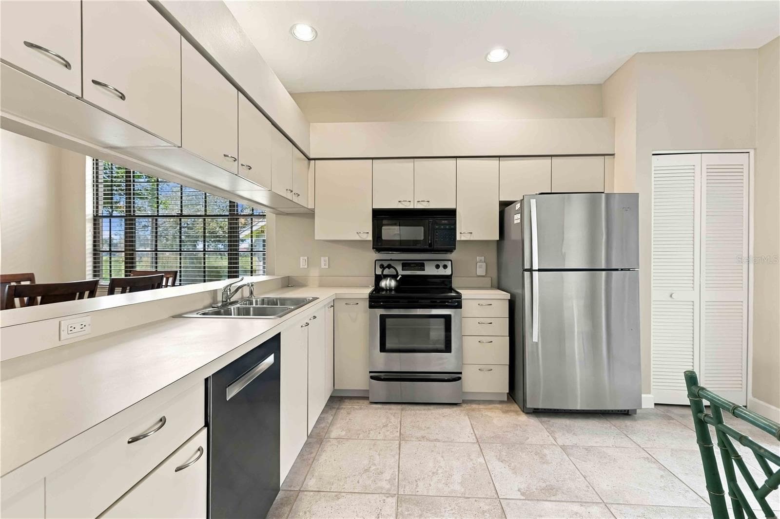 Villa at 5480 HAMPSTEAD HEATH #14, SARASOTA, photo 5 of 24